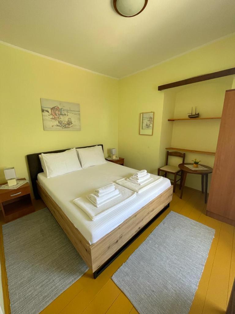 Mediterranean Holiday House & Apartments Котор Номер фото