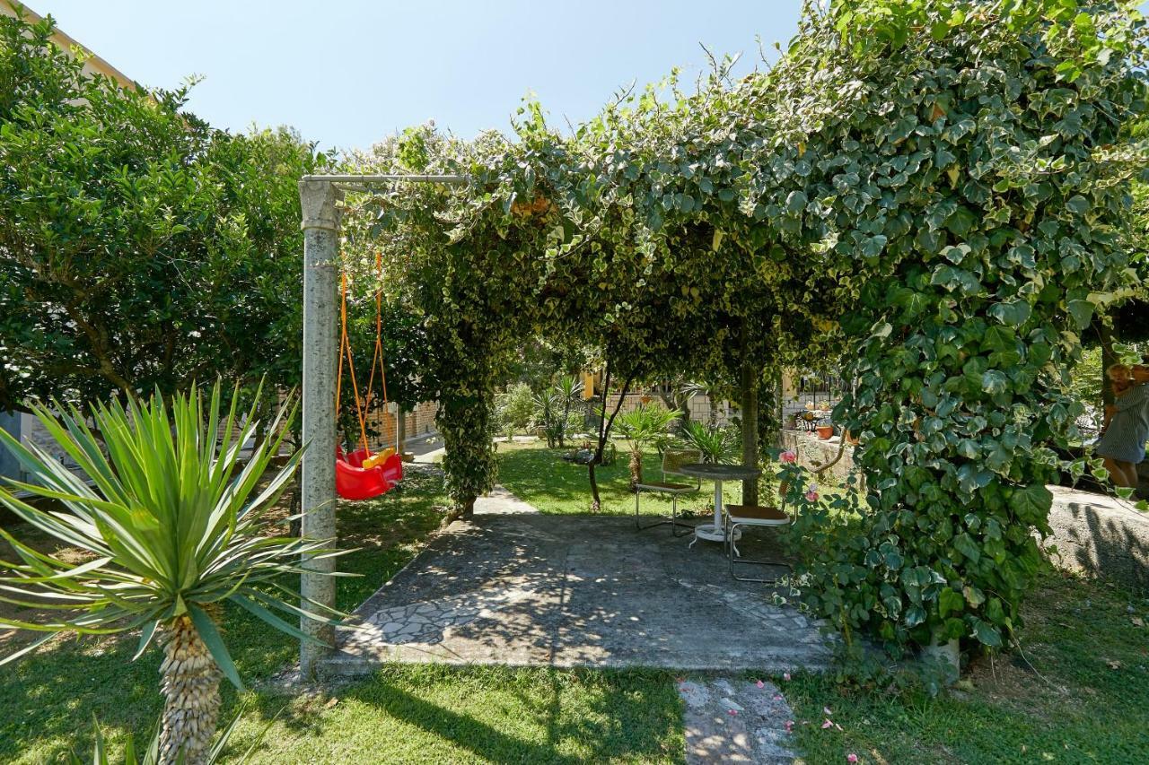 Mediterranean Holiday House & Apartments Котор Екстер'єр фото