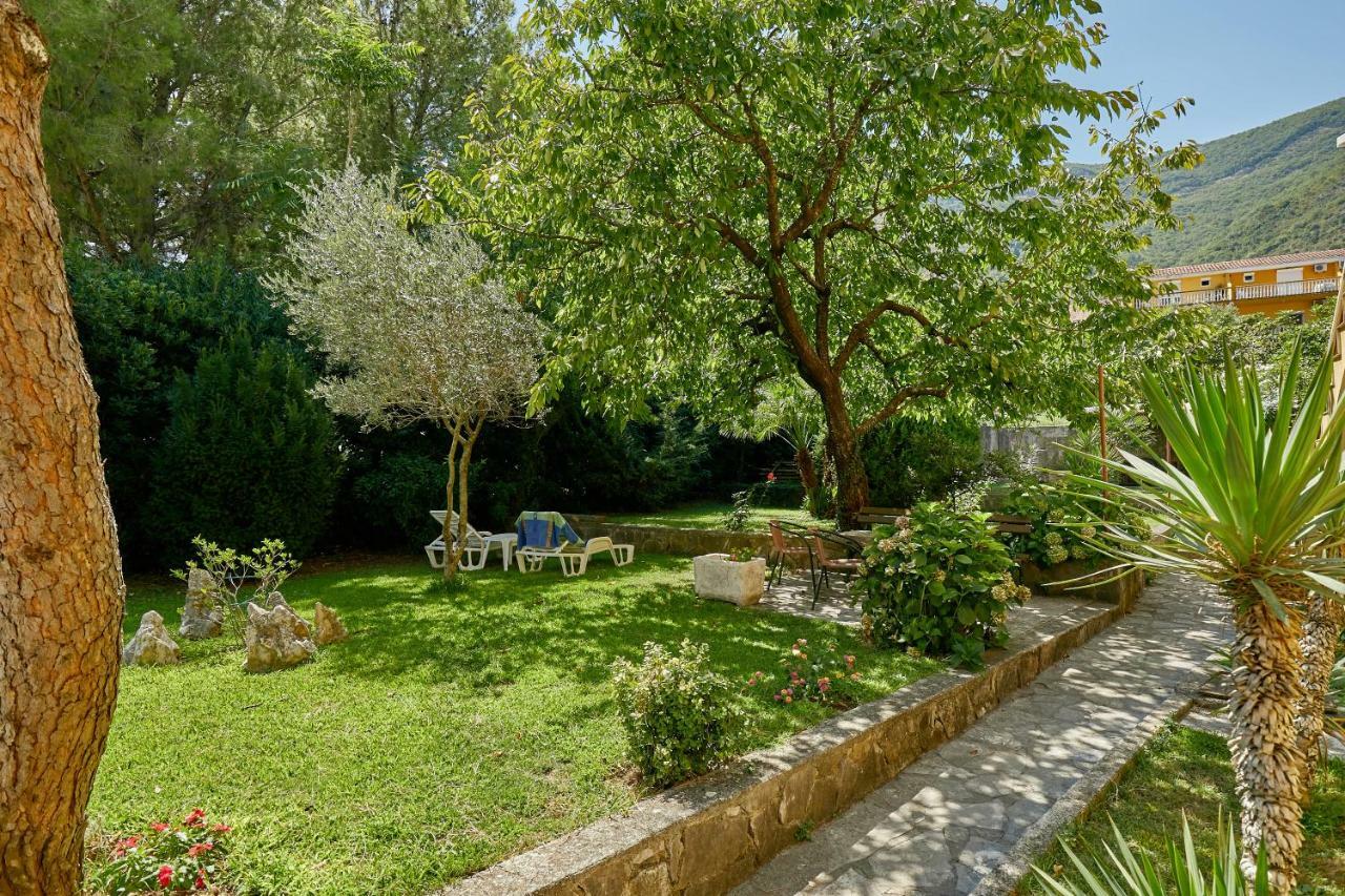 Mediterranean Holiday House & Apartments Котор Екстер'єр фото