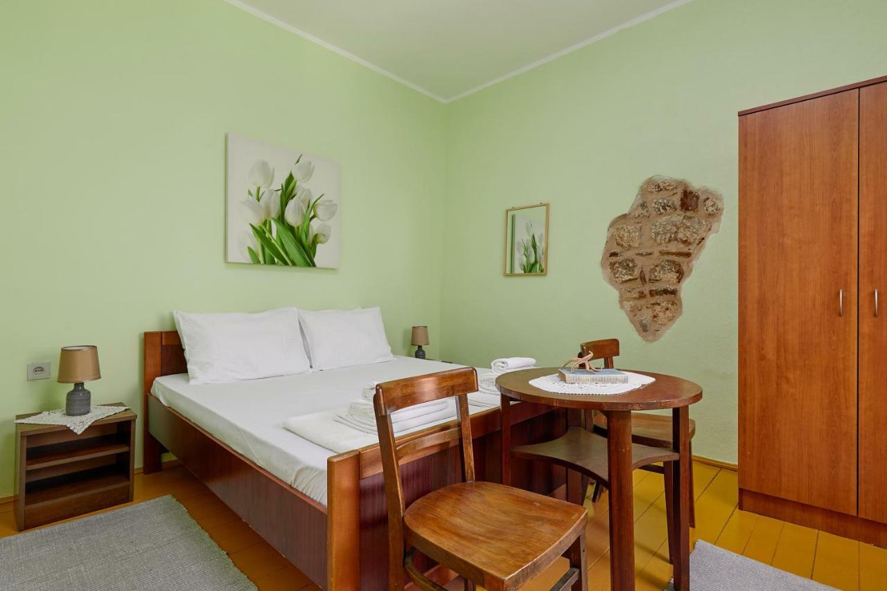 Mediterranean Holiday House & Apartments Котор Екстер'єр фото