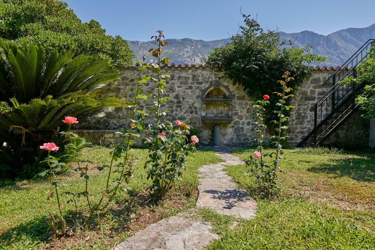 Mediterranean Holiday House & Apartments Котор Екстер'єр фото