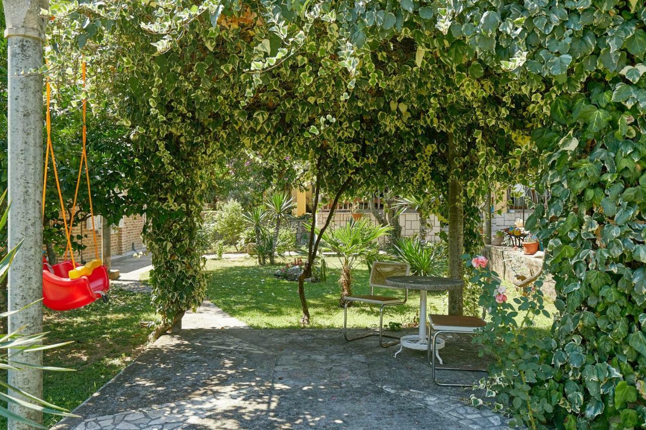 Mediterranean Holiday House & Apartments Котор Екстер'єр фото