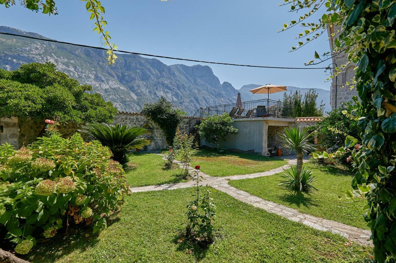 Mediterranean Holiday House & Apartments Котор Екстер'єр фото