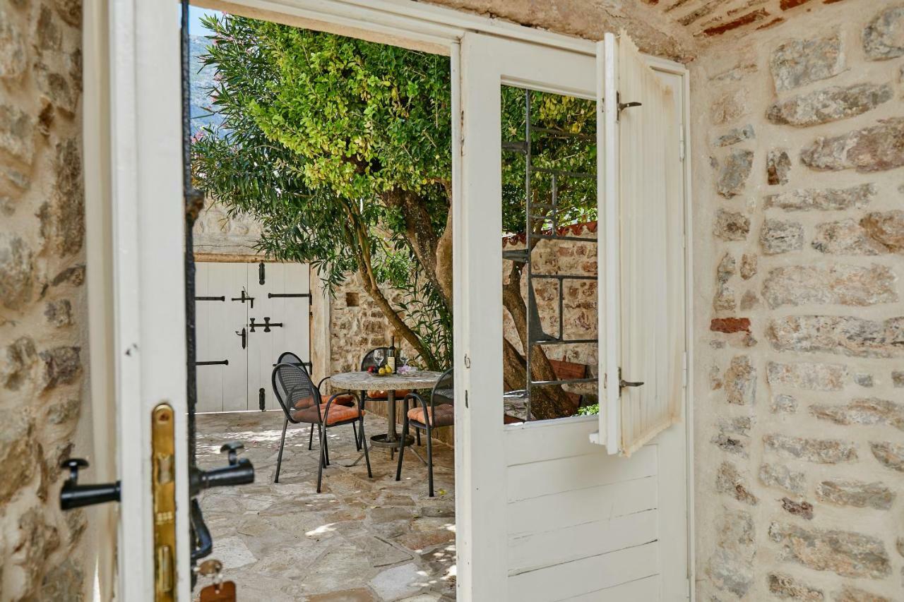 Mediterranean Holiday House & Apartments Котор Екстер'єр фото
